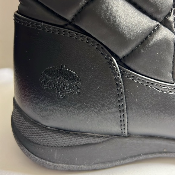 NEW Totes Women's Edgen Waterproof Zip Up Black Snow Boots, Size 9W - Picture 2 of 8